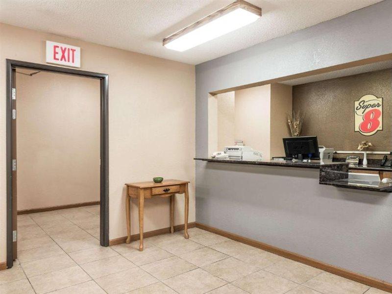 Super 8 By Wyndham Greenville Bagian luar foto