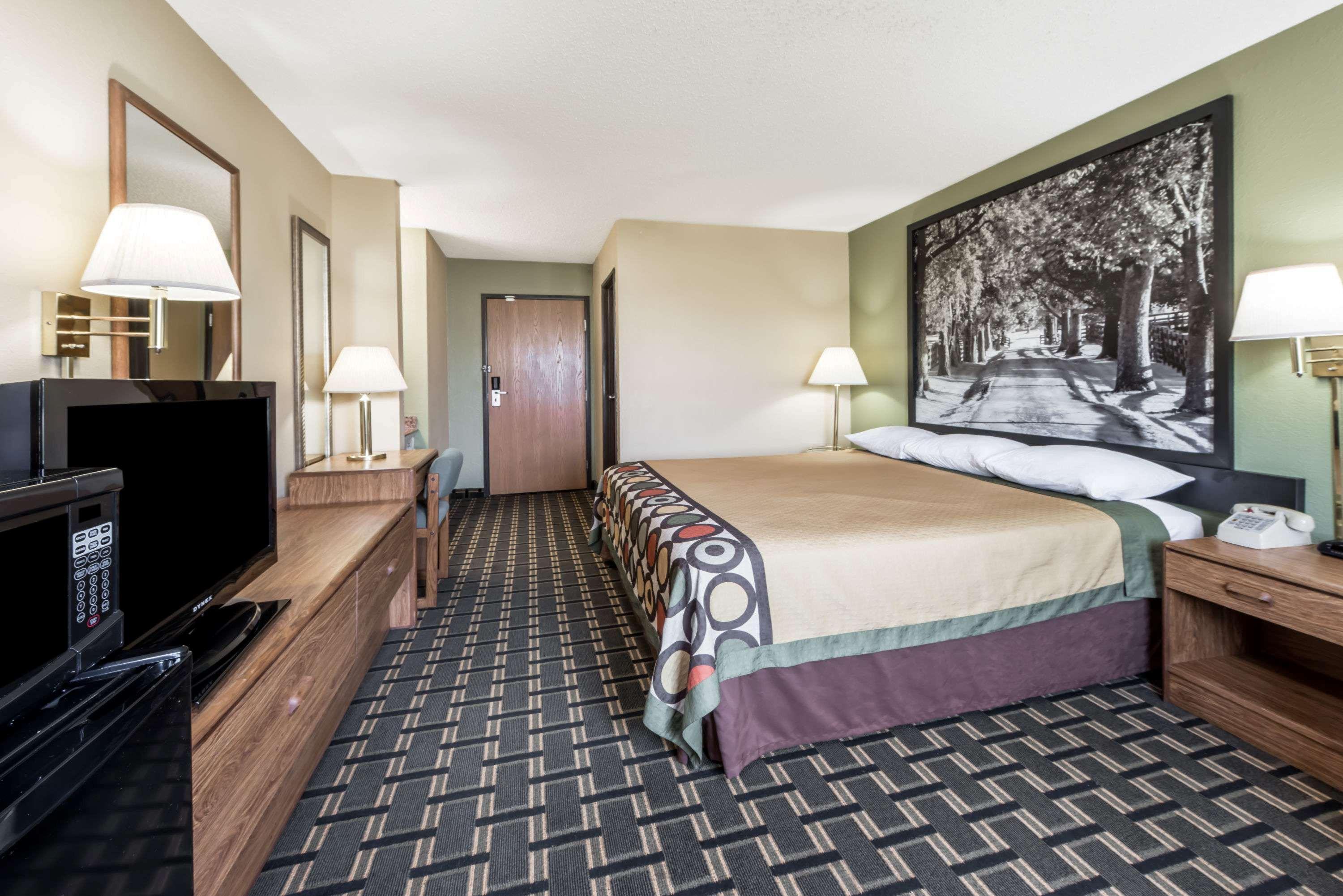 Super 8 By Wyndham Greenville Bagian luar foto