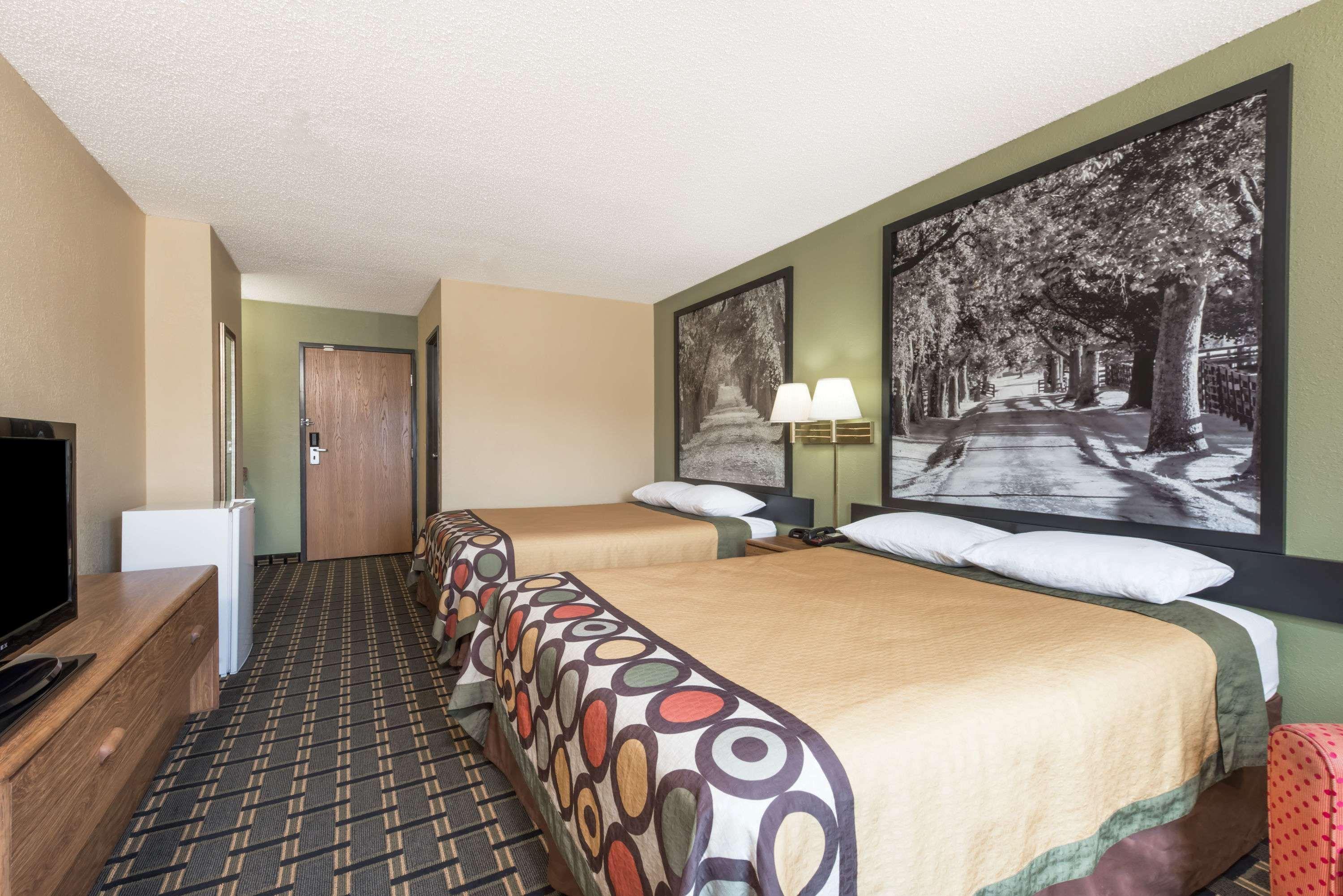 Super 8 By Wyndham Greenville Bagian luar foto